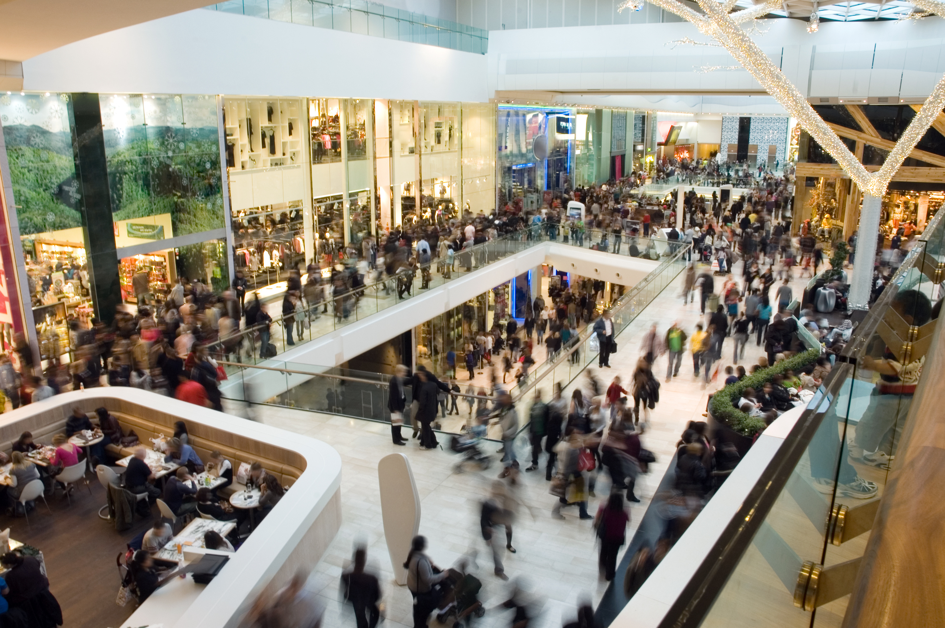 Ecommerce holiday shopping at the mall